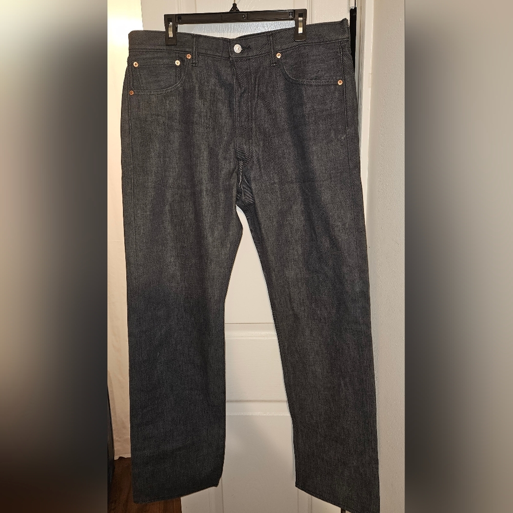 Like New 501 Levi's Men Blue Jeans 36W32L with Button Up Fly